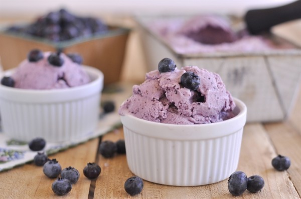 Raw vegan berries ice cream